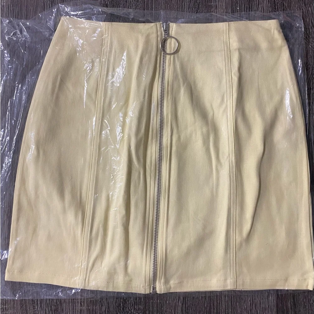 NEW Blue Rain Zip Front Light Yellow Mini Skirt - Picture 2 of 9